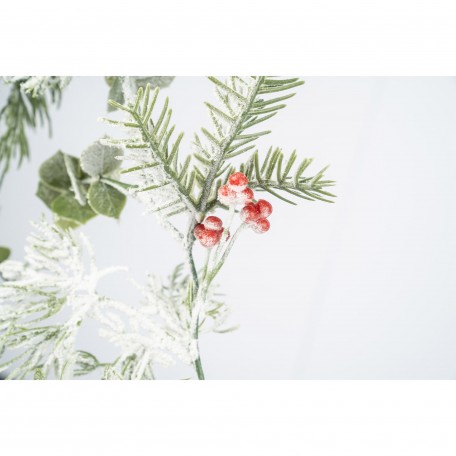 Elegante Schneegedeckte Girlande mit Roten Beeren Elegante Schneegedeckte Girlande mit Roten Beeren