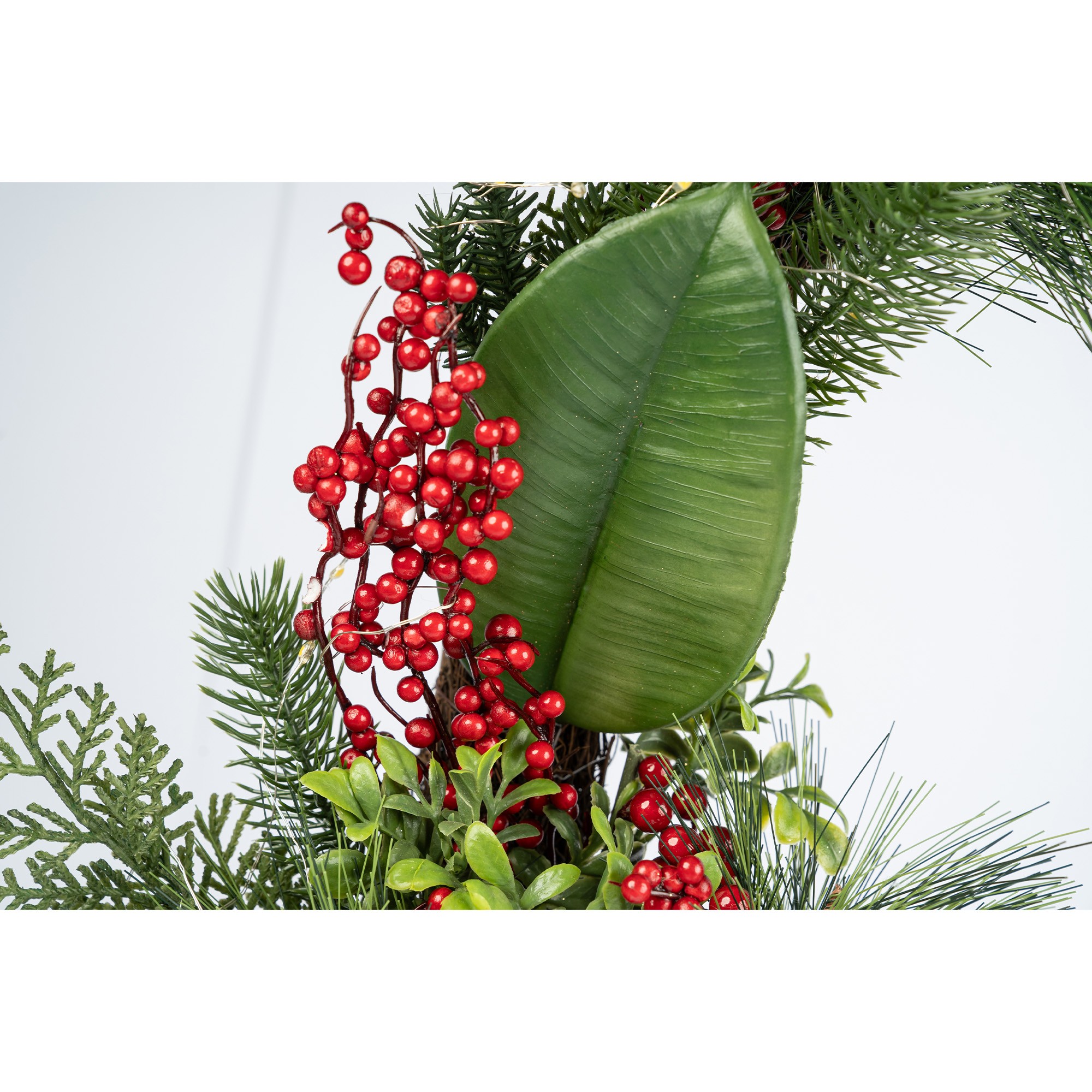 Giulia Grillo Wreath with Red Berries and Green
