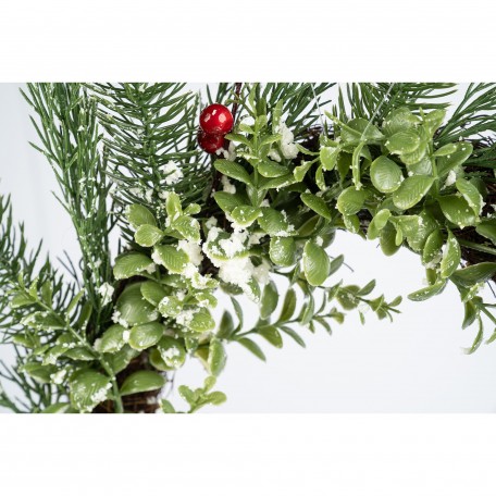 Couronne avec Baies Rouges et Aiguilles de Pin
