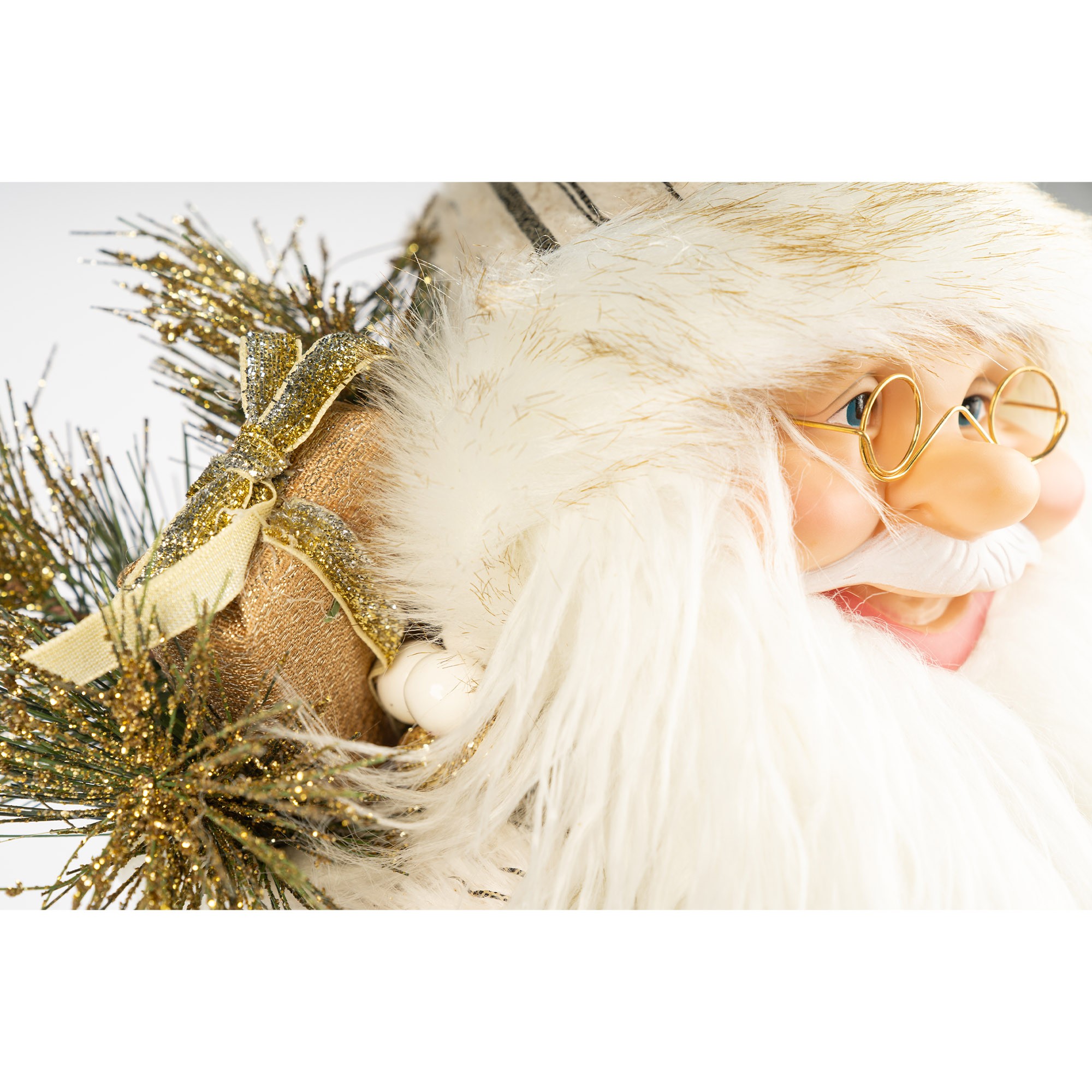 Giulia Grillo Dekorativer Weihnachtsmann in Creme und Gold