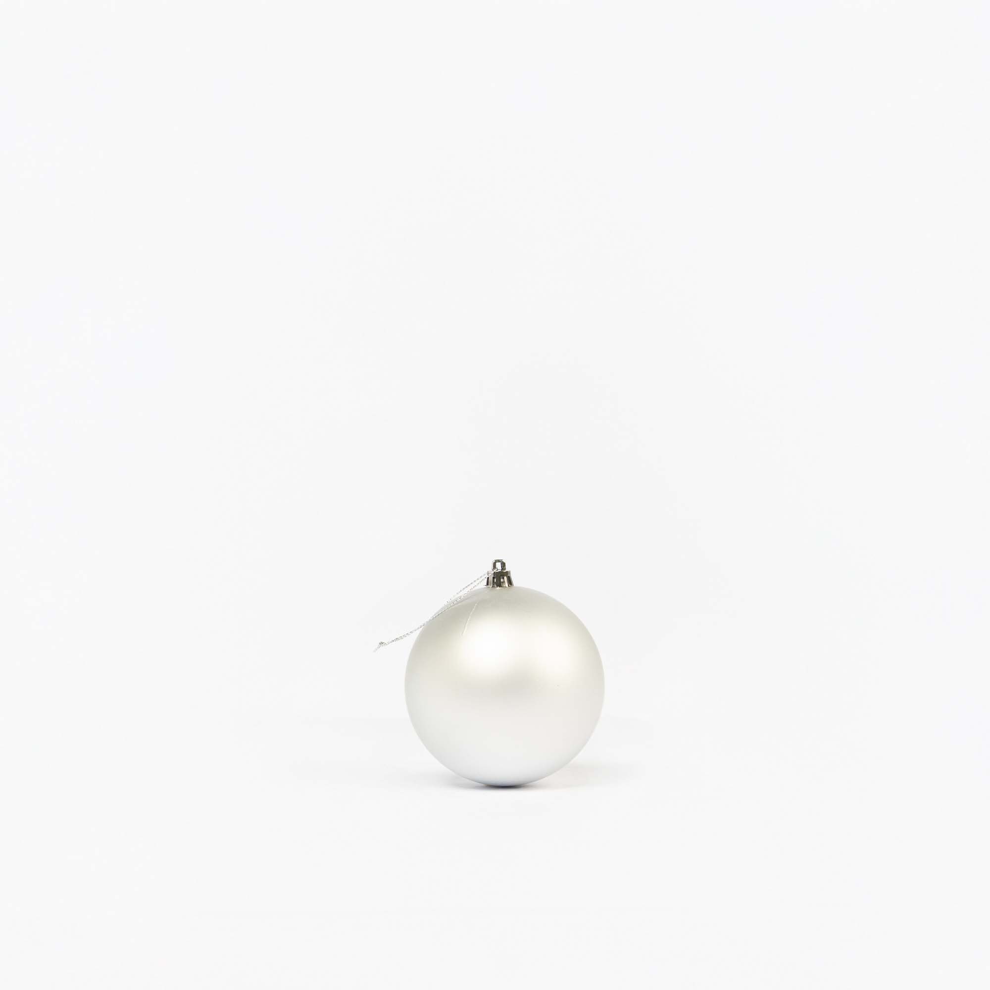 Giulia Grillo Matte Weihnachtskugeln „Silber Matt“ ⌀10cm, 4 Stück/Set