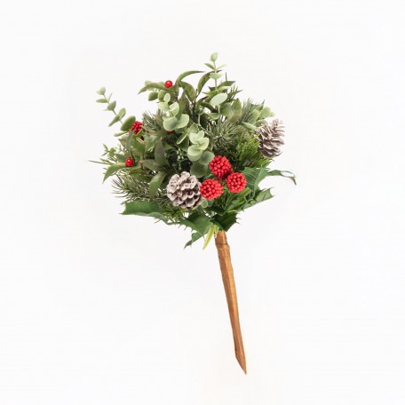 Zweig mit Schneebedeckten Tannenzapfen und Roten Beeren