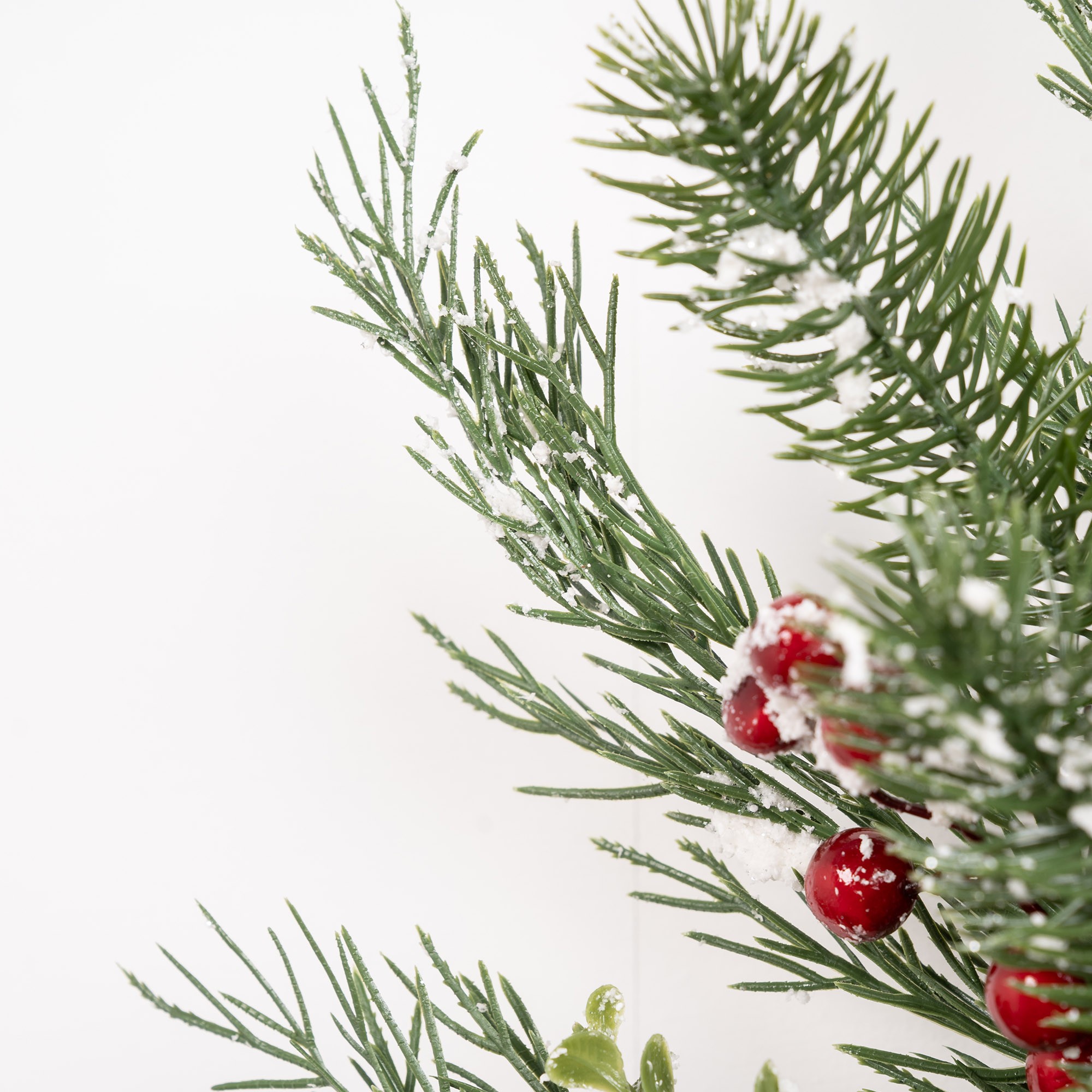 Giulia Grillo Wreath with Red Berries and Pine Needles
