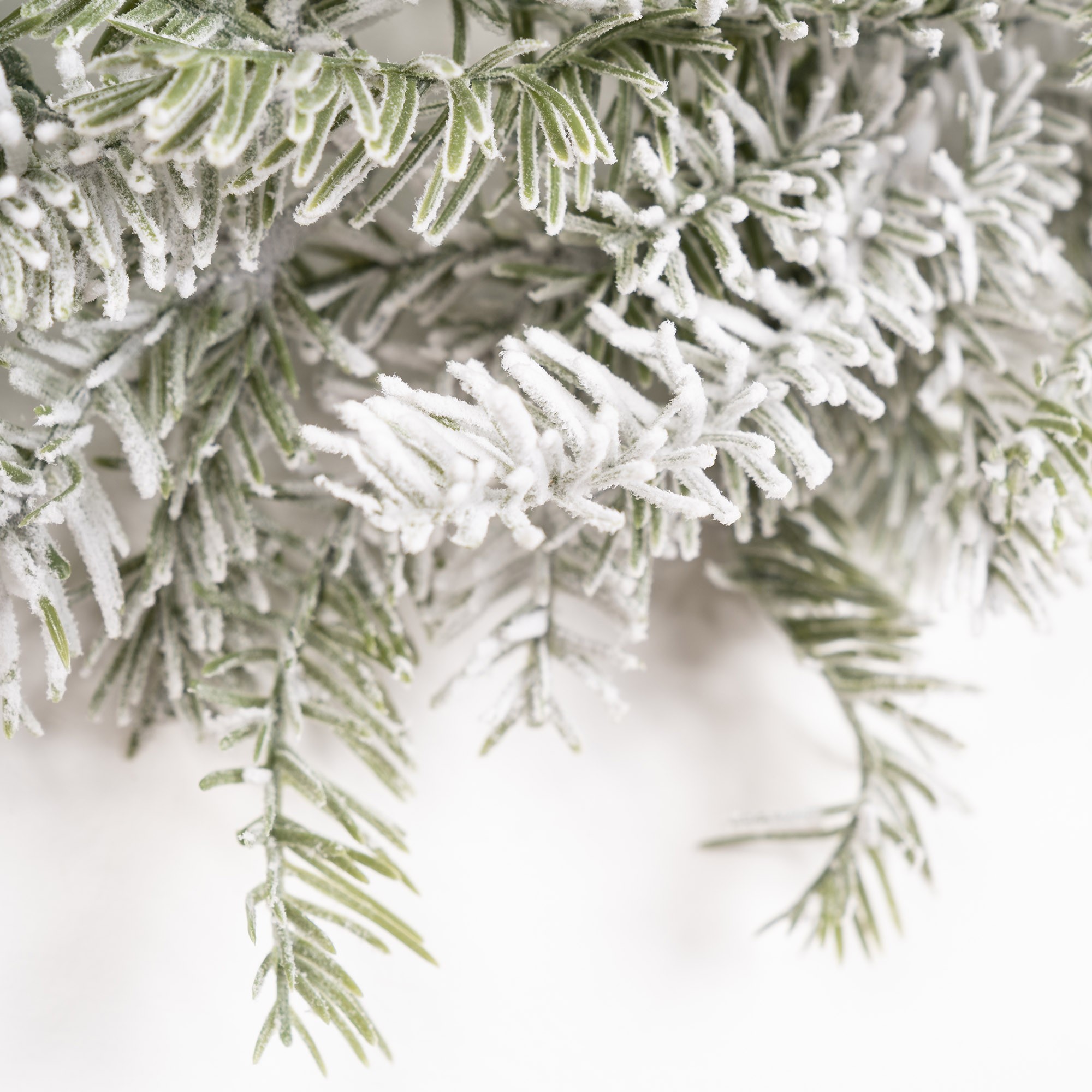 Giulia Grillo Snowy White Garland