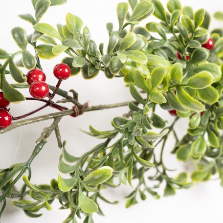 Dekorative Girlande mit Grünen Blättern und Roten Beeren