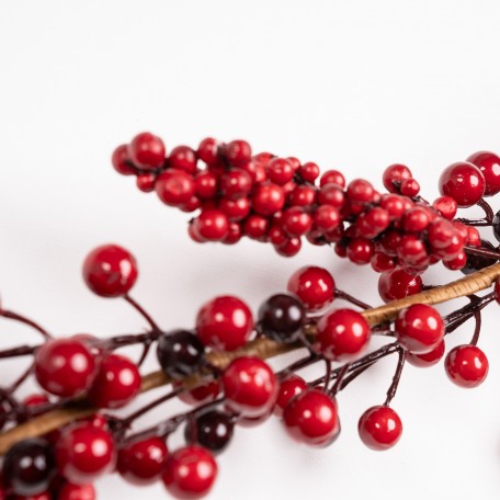 Elegant Garland with Red Berries
