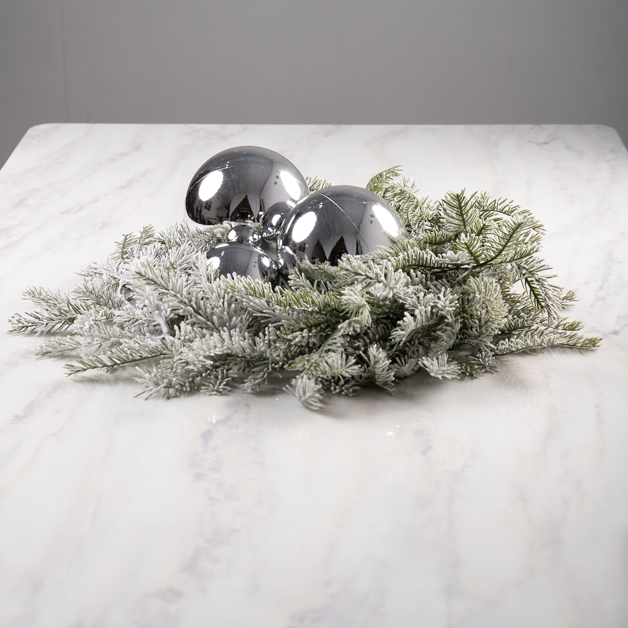 Giulia Grillo Snowy White Garland