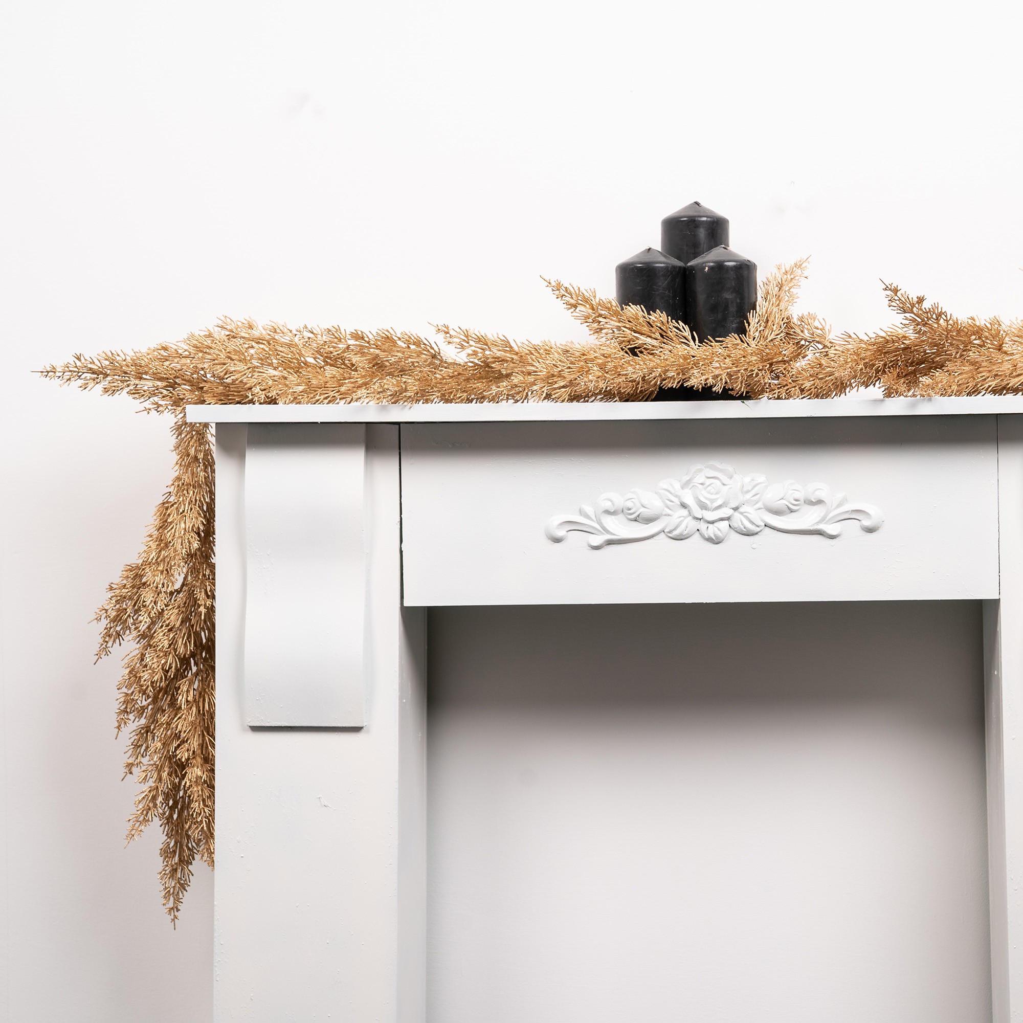 Giulia Grillo Elegant Glittering Golden Garland