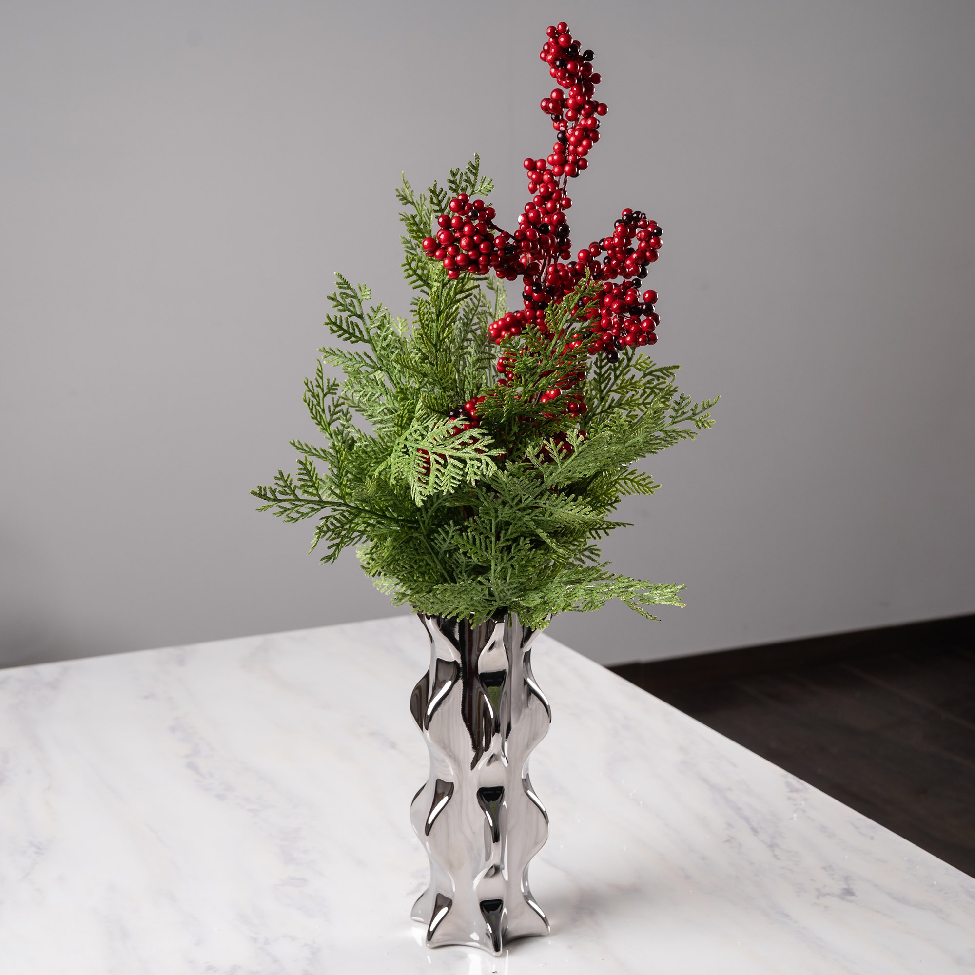 Giulia Grillo Vase design Memphis