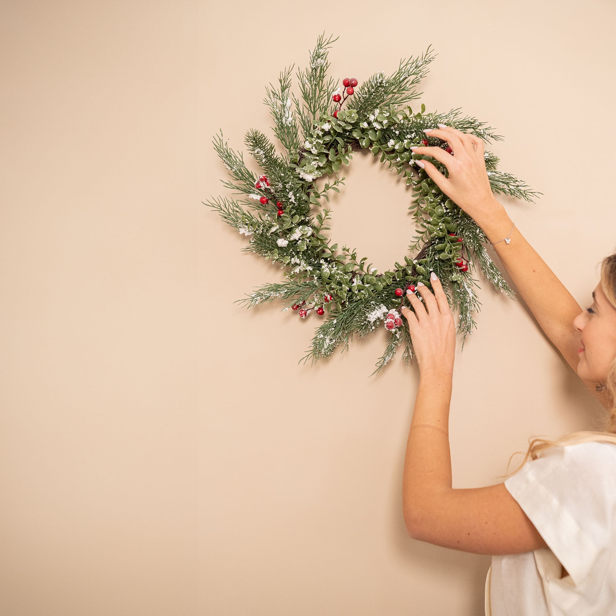 Giulia Grillo Wreath with Red Berries and Pine Needles