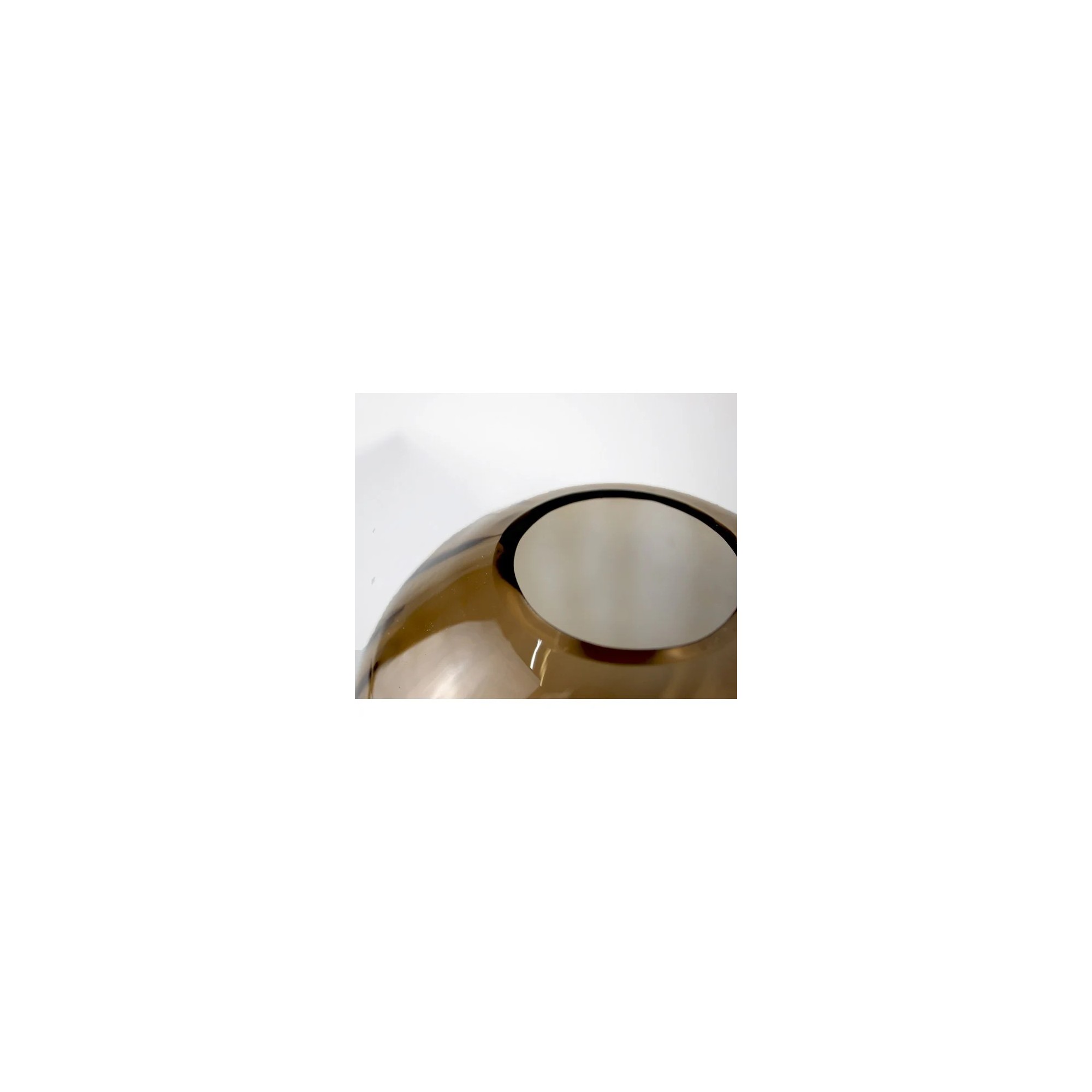 Giulia Grillo Vaso in vetro con scanalature rotonde marrone