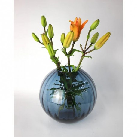 Vaso in vetro con scanalature rotonde blu