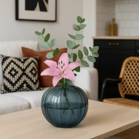 Vaso in vetro con scanalature rotonde blu