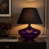 Lampada da tavolo in vetro viola a forma di bulbo con paralume