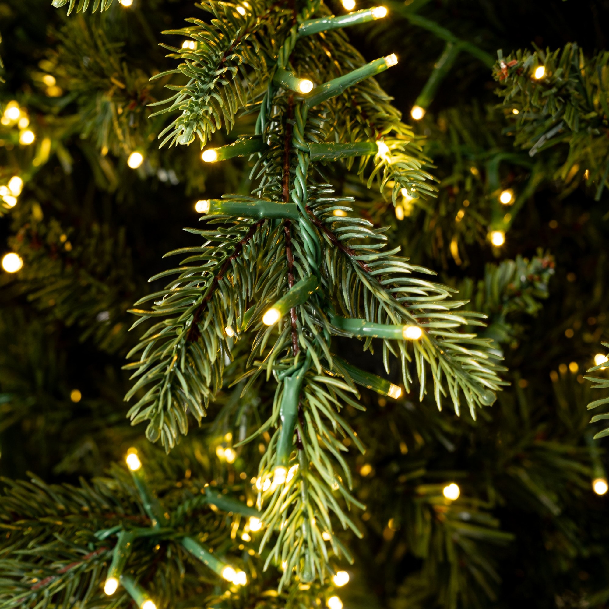 Giulia Grillo Künstlicher Weihnachtsbaum mit Beleuchtung 270 cm, 8250 warmweiße LEDs