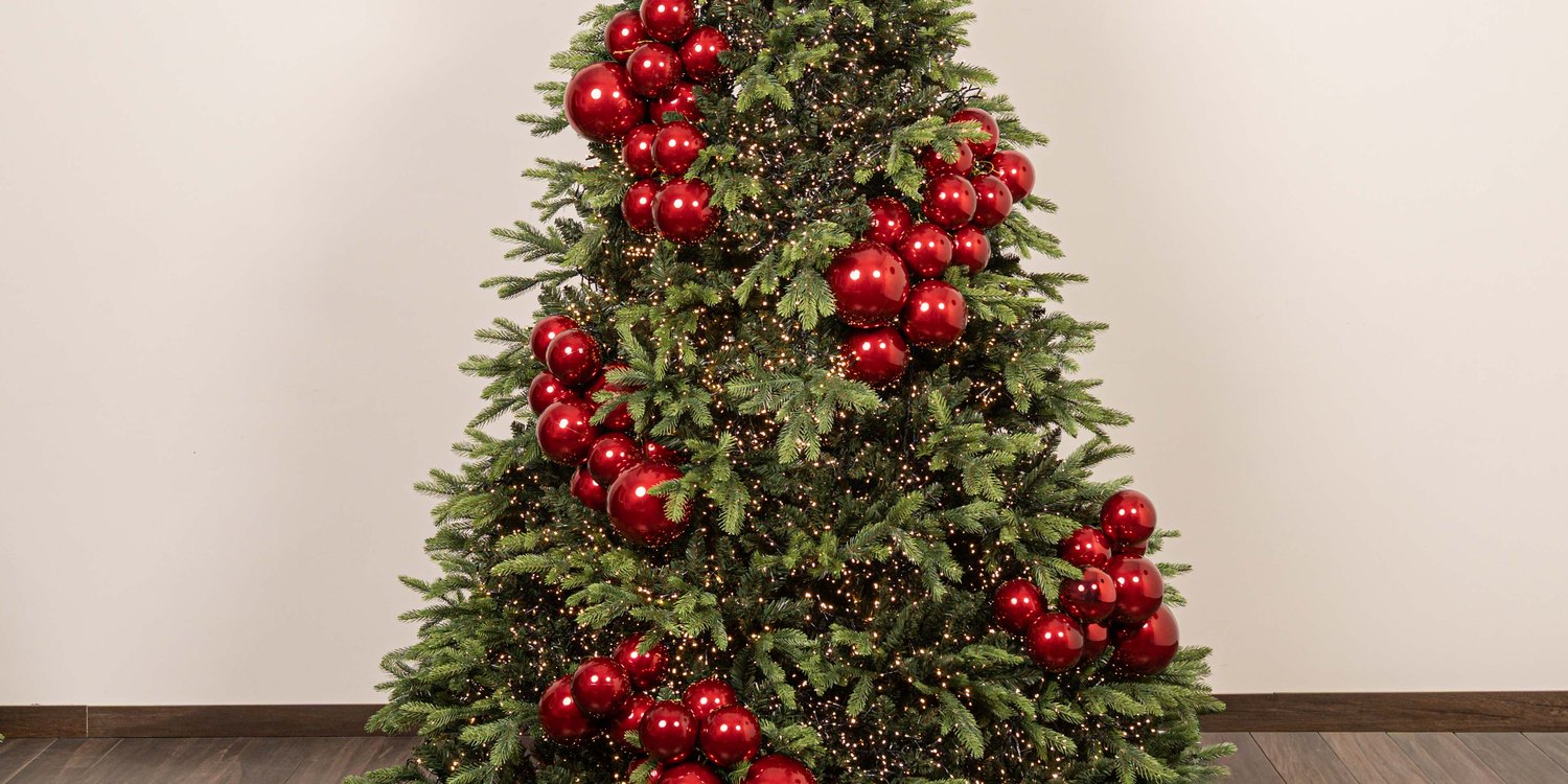 Boules de Noël rouges Giulia Grillo sur le sapin